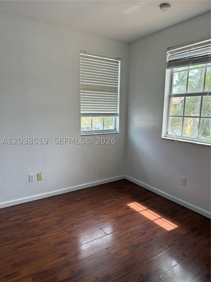 Photo - 551 NE 21st Terrace