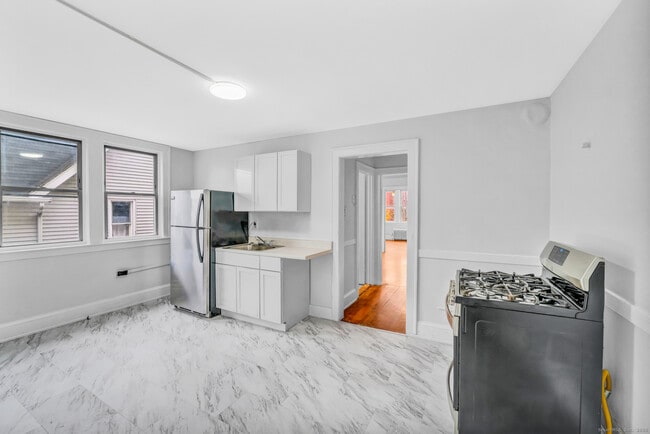 Building Photo - 1040 Capitol Ave Unit 2E