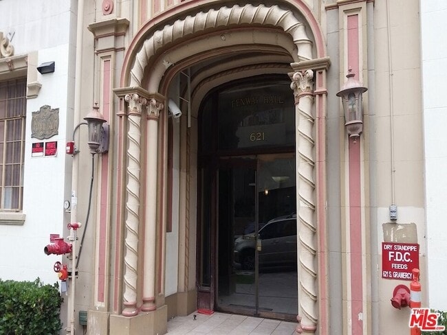Building Photo - 621 S Gramercy Pl Rental