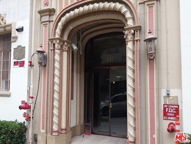 Building Photo - 621 S Gramercy Pl Rental