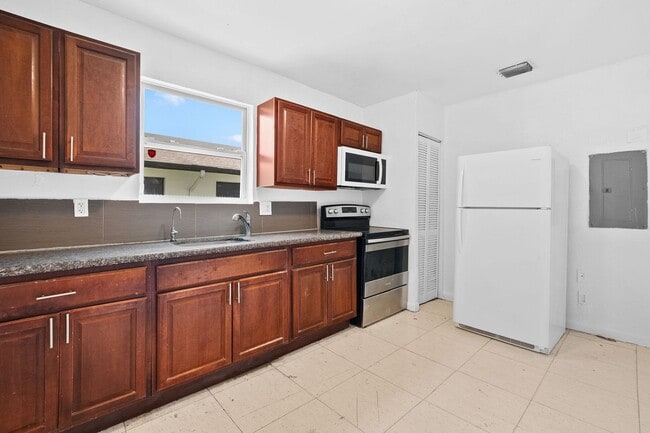 Building Photo - Spacious 3BR/1BA Single-Family Home – Central Miami