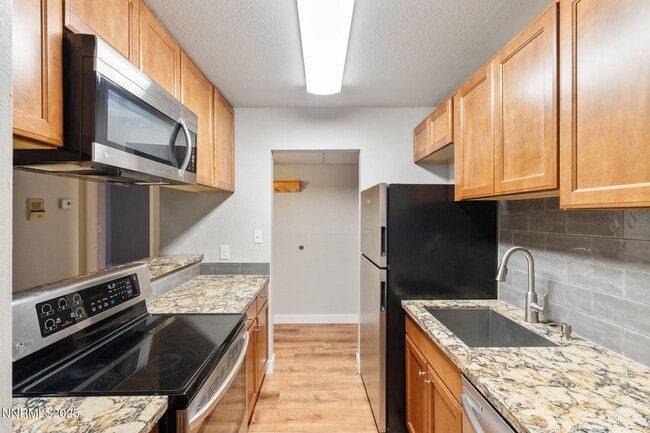 Photo - 2955 Lakeside Dr Unit 332