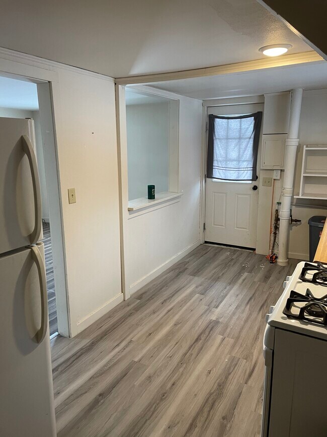 Kitchen - 39 Pine St Unit 3