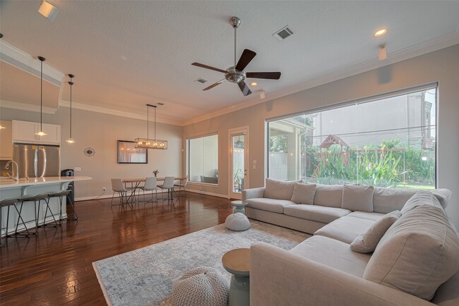 Building Photo - 4006 Lanark Ln