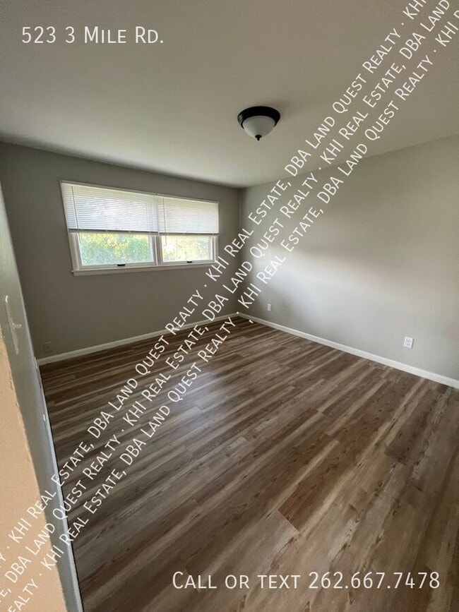 Photo - 523 3 Mile Rd