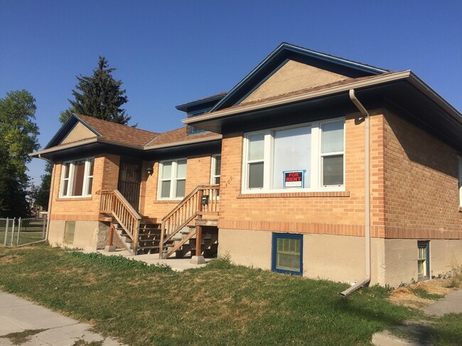 Photo - 409 5th St S