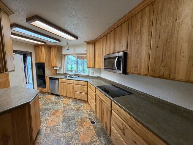 Photo - 3 Bedroom with a View!