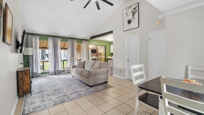 Photo - 68 Westwood Dr W