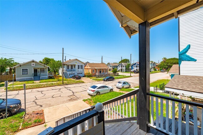 Photo - 620 Avenue H