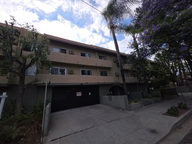 Photo - 1351 N Orange Dr Unidad 109