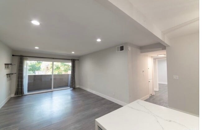 Photo - 1001 W MacArthur Blvd Unidad 72