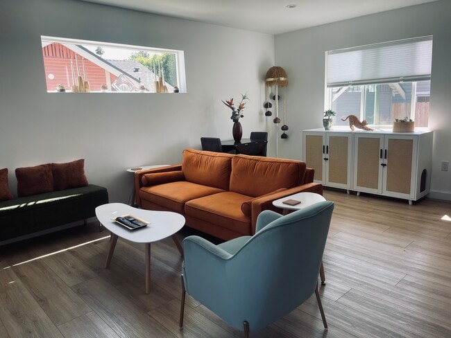 Photo - 5323 Templeton St