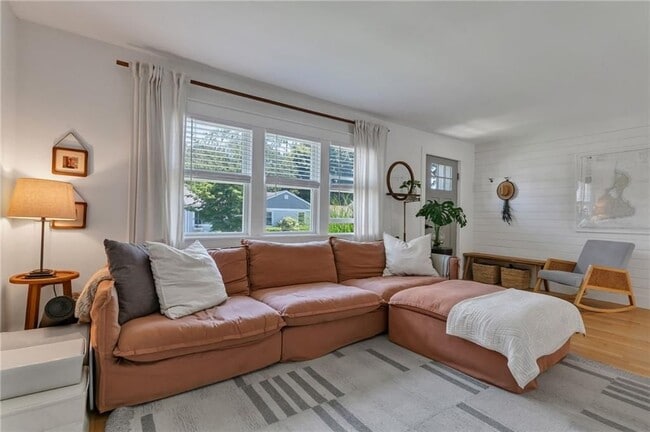19 Sherwood Rd