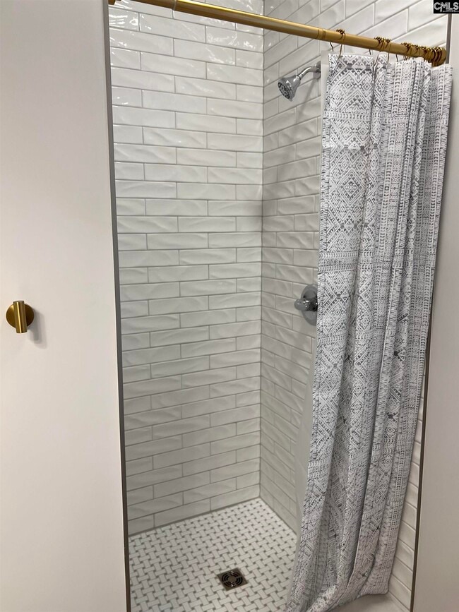 Photo - 2808 Clark St