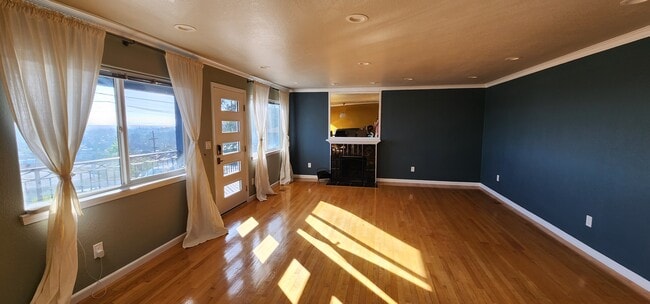 Photo - 6558 Simson St