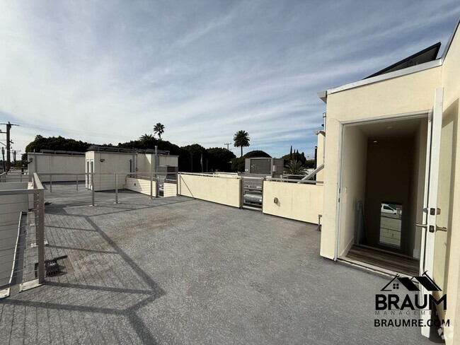 Building Photo - 1541 Franklin St Rental
