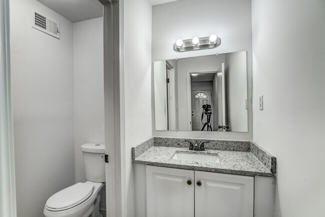 Photo - 3240 Debby St