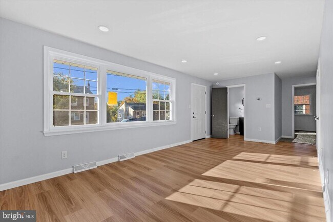 Photo - 533 E Park St