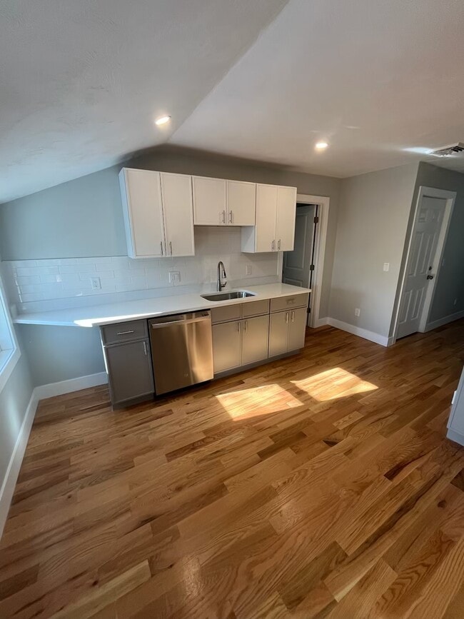 Photo - 33 Richards St