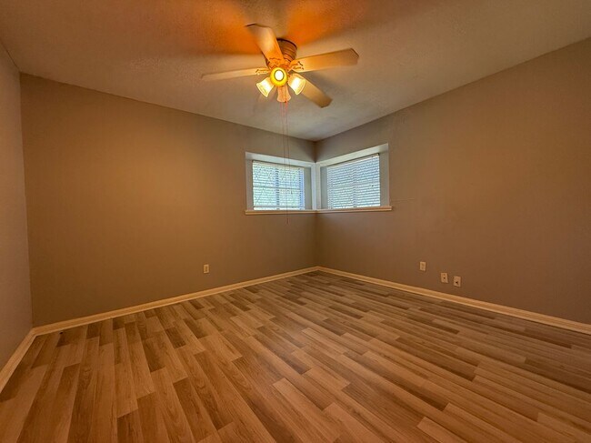 Photo - 422 Gamewood Dr