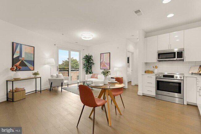 Building Photo - 1500 Pennsylvania Ave. SE Unit 305