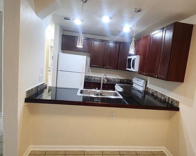 Building Photo - Casablanca West 107 Unit CW107 Haski Rental