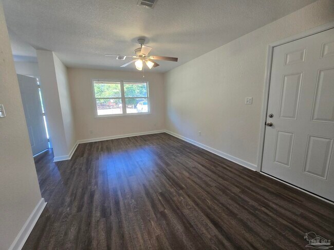 Photo - 517 Chaseville St