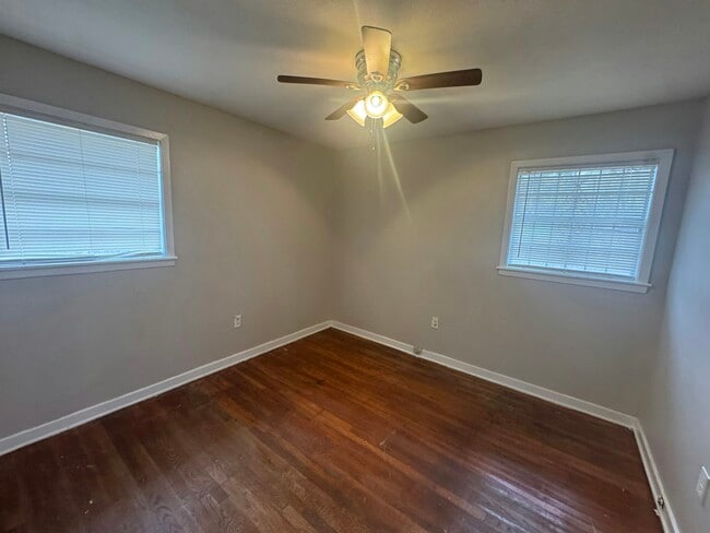 Photo - 2859 Kingsroad Ave