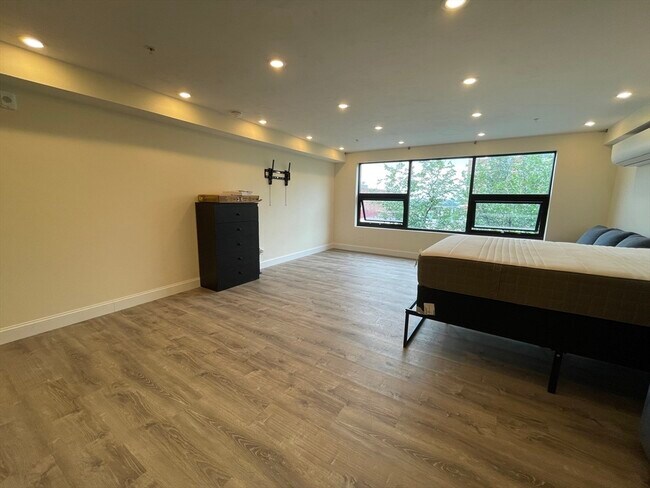Photo - 1028 Commonwealth Ave Unit 305