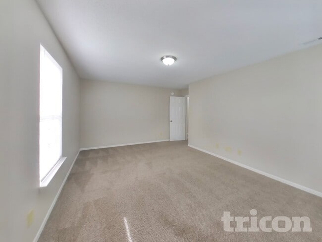 Photo - 824 Streamside Dr