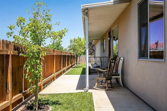 Photo - 897 Country Ln