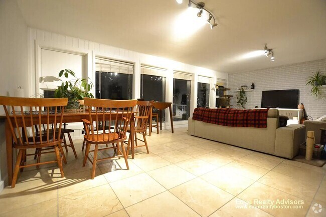 Building Photo - Central Heat/AC, In-Unit Washer and Dryer,... Rental