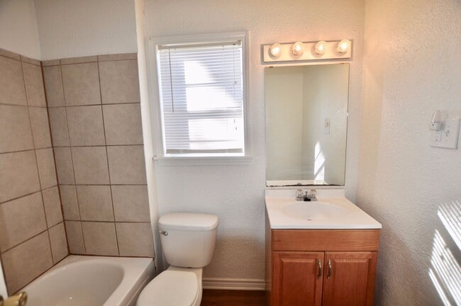 Photo - FOR LEASE! 1 BR - 1 BA Frame Home in Weatherford with Large Fenced Backyard
