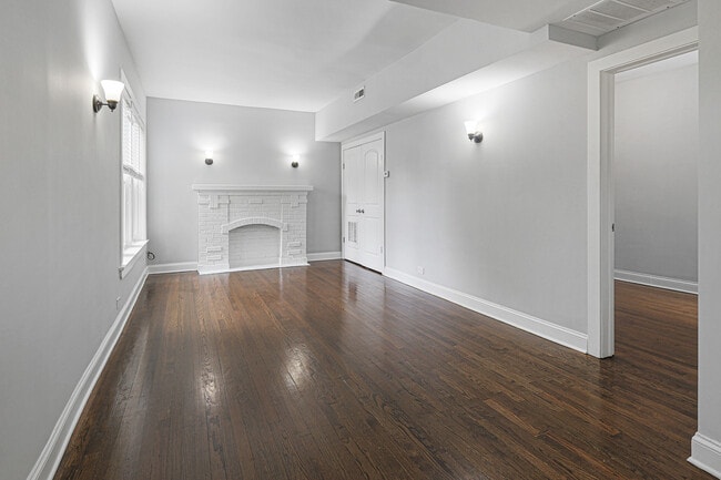 Photo - 1106 W Glenlake Ave Unit 1