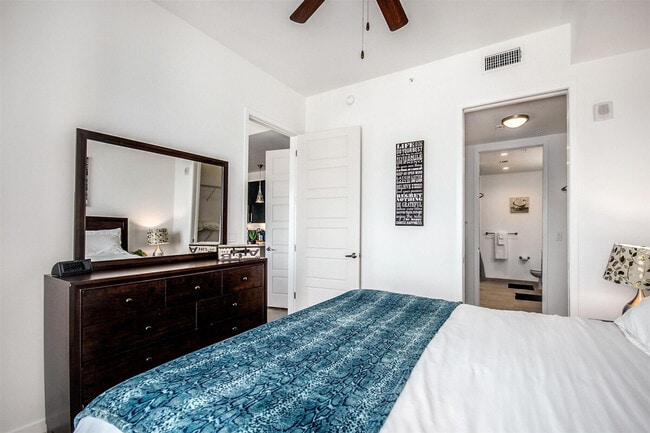 Photo - 2002 Holcombe Blvd Unidad ID1359170P