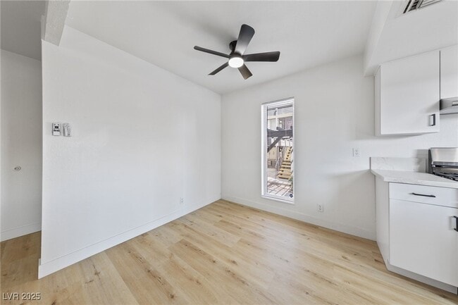 Building Photo - 1390 E Vegas Valley Dr Unit 25