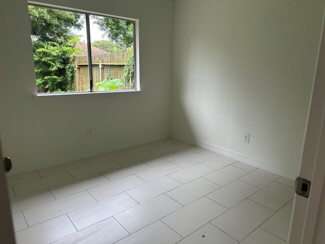 Photo - 138 Coffee Ln