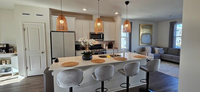 Photo - 2227 Glacier St