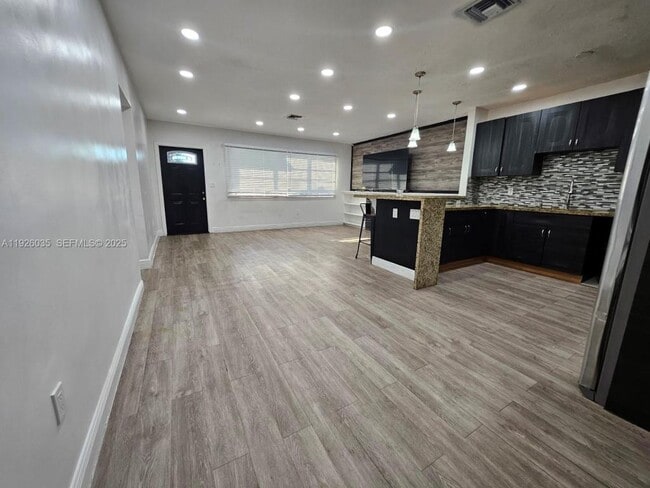 Photo - 19601 NE Miami Ct