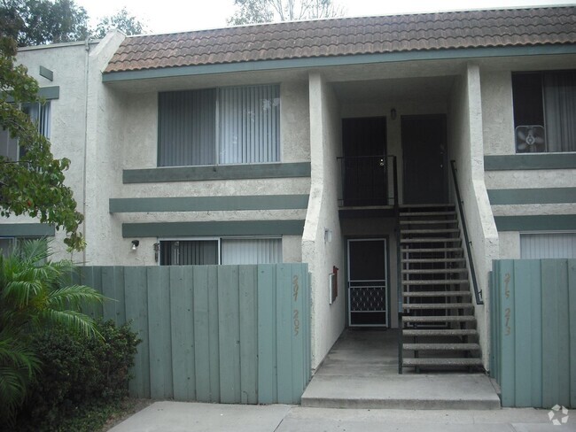 Building Photo - Spacious 2 bedroom 2 bath with garage & pool Rental