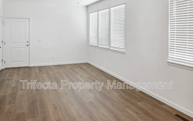 Photo - 628 Thoroughbred Ln