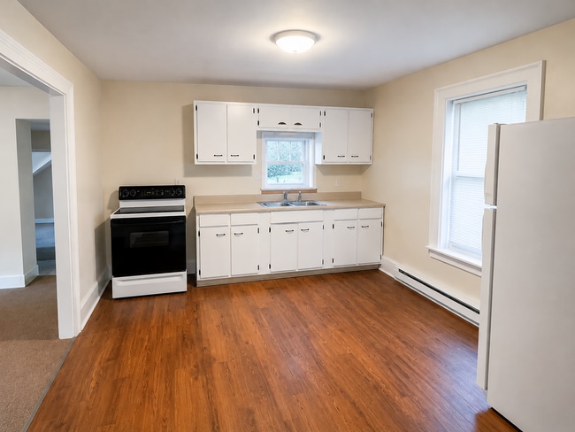 Photo - 86 Oak St Unit Apartment 1