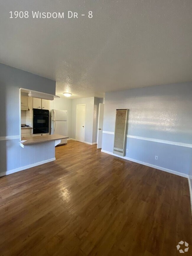 Building Photo - $799 MOVES YOU IN Unit 8 Rental