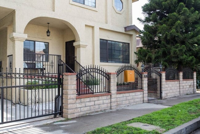 Building Photo - 4342 Price Street, Unit Los Feliz,  A