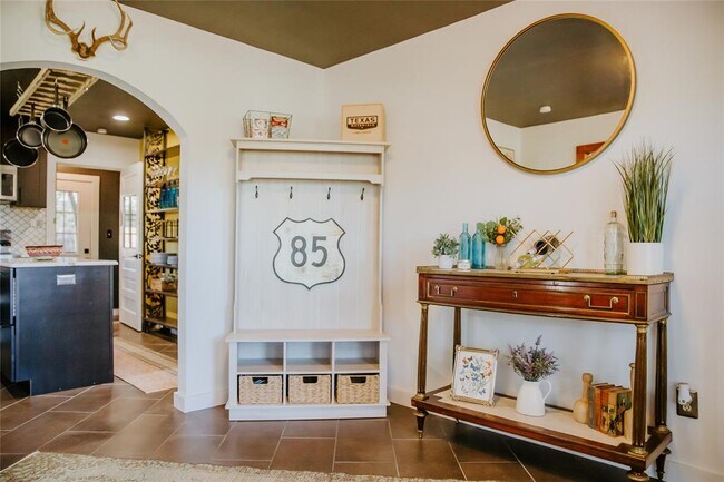 Photo - 604 W Pecan Dr