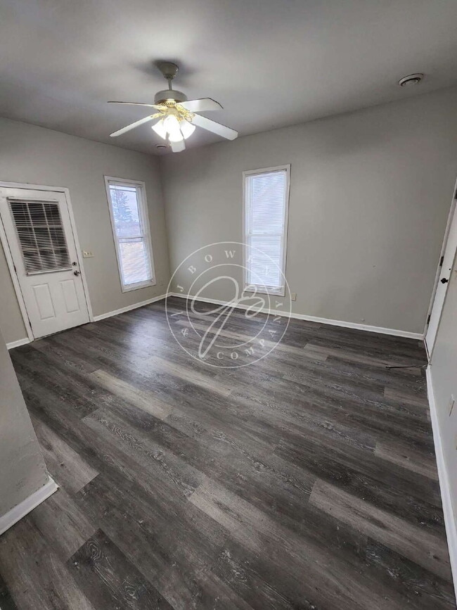 Photo - 2 bed upper unit! Private Entrances! Fully updated! Unidad Upper