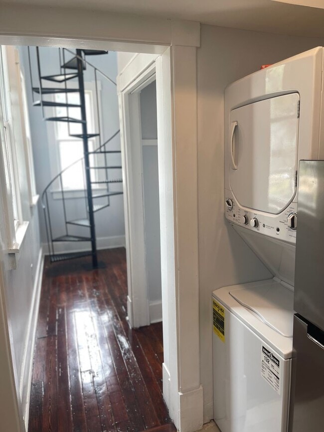 Photo - Newly Renovated Tri-Plex Near Forsyth Unidad C