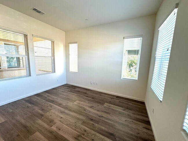 Photo - Natomas 3 Bedroom Home with a loft for rent!