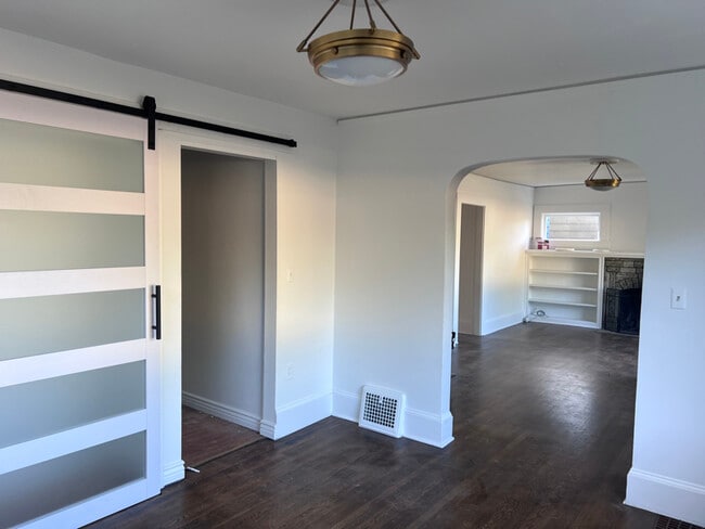 Photo - 315 NE 66th Ave