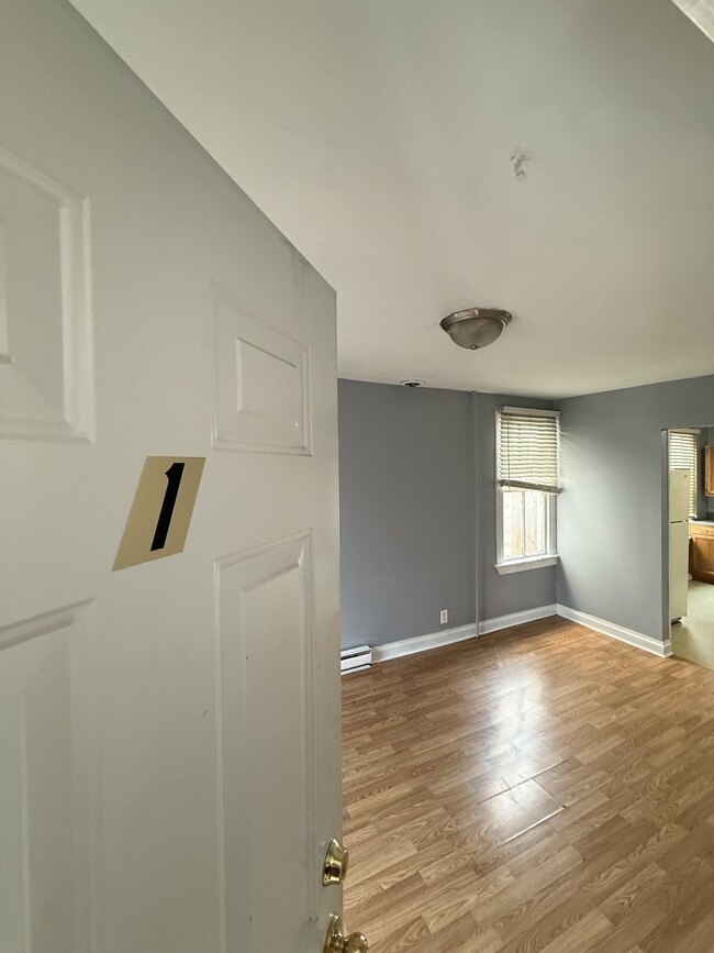 Building Photo - 9 E Middle St Unit 1